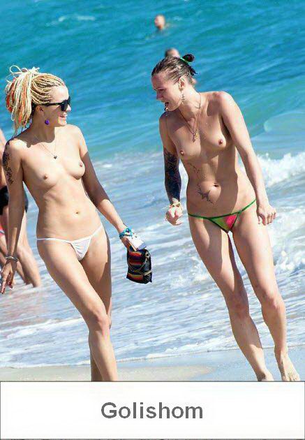 Обнаженные девушке на пляжах