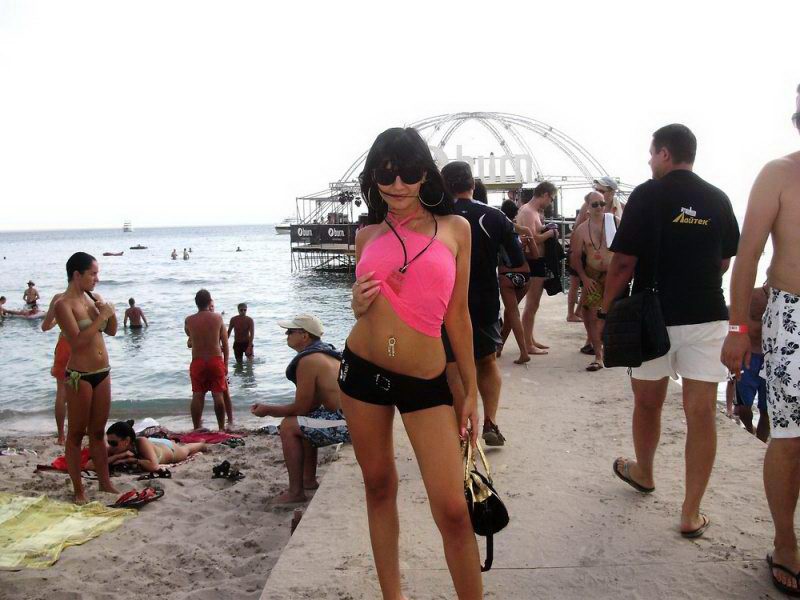 Красивые девушки нудисты на пляже Казантипа