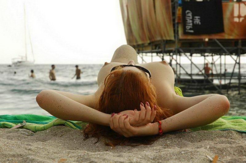 Красивые девушки нудисты на пляже Казантипа