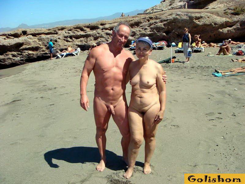 Пары нудистов на пляже фото