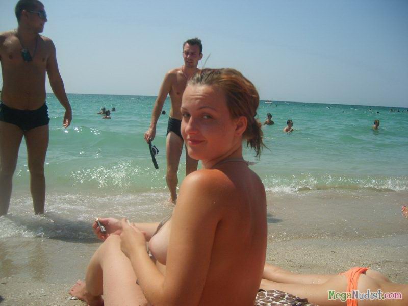 Голые девки на красивом пляже Азовского моря