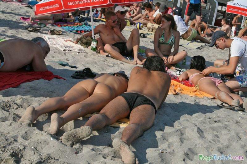 Девушки на пляже нудисты фото