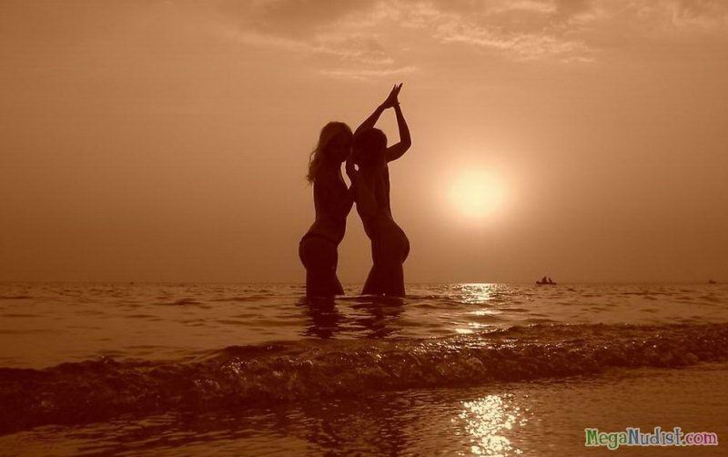 Красивые фото нудистов с пляжей Крыма