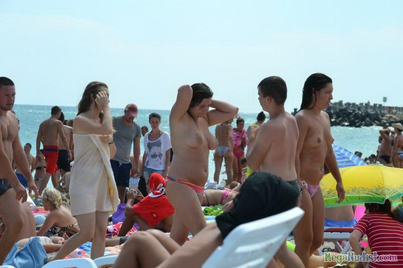 Голые нудисты на пляжах Румынии