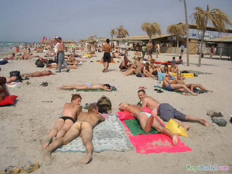 Очаровательные нудисты на пляже Казантипа