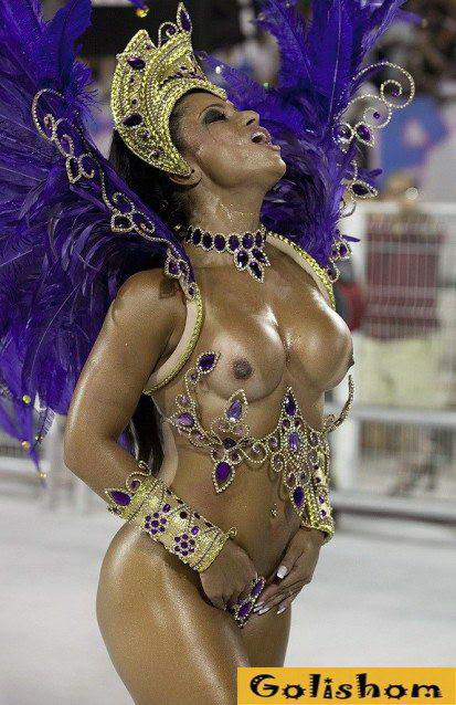 Разукрашенные девушки на бразильском карнавале