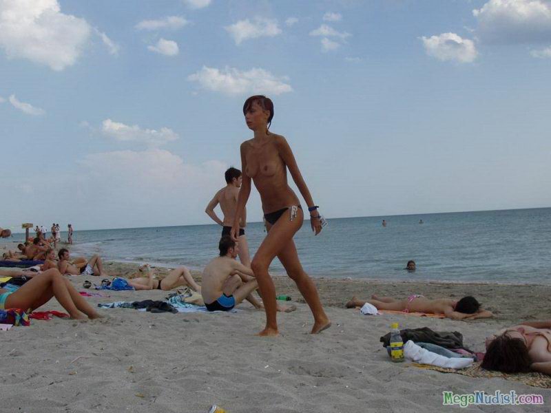 Удивительные фото с пляжей нудистов