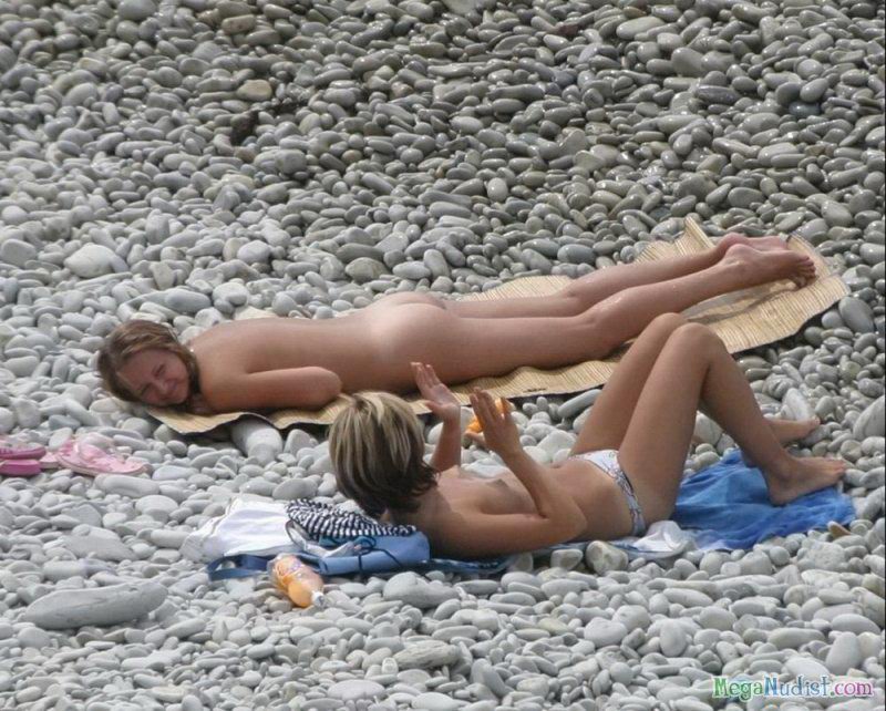 Русские красотки нудистки на пляжах у моря фото