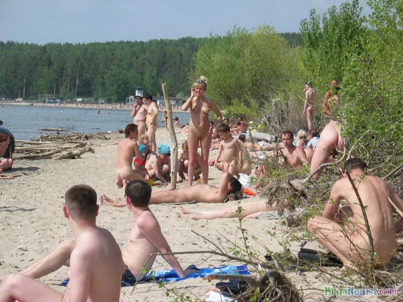 Русский нудизм на прекрасном озере
