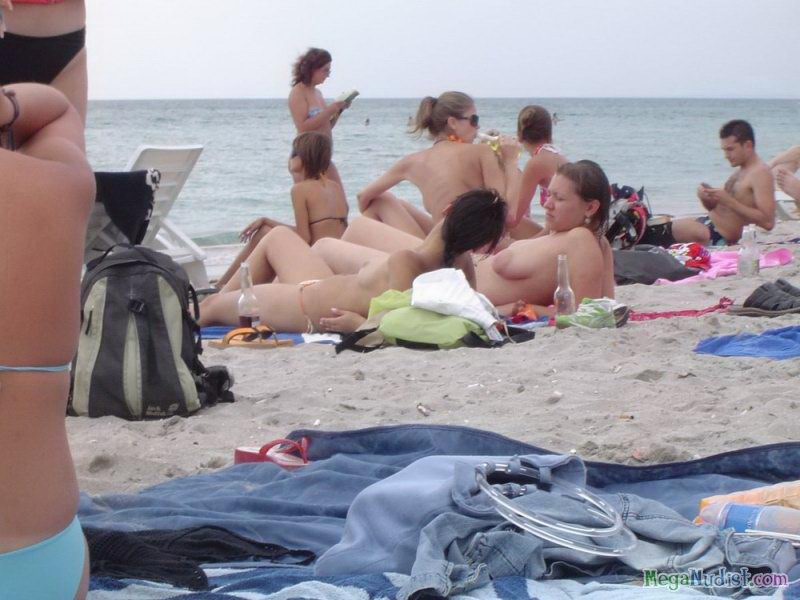 Пляжные девушки