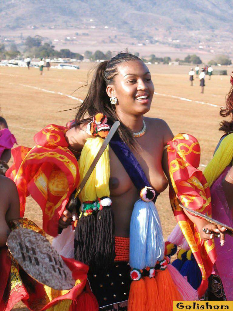 Голые женщины племен - 72 фото