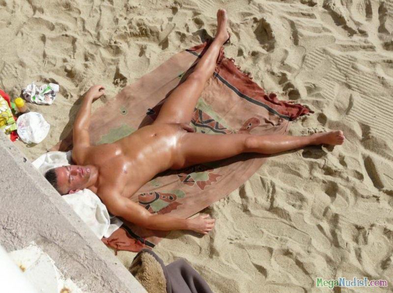 Разрешенный пляж для нудистов в Бразилии