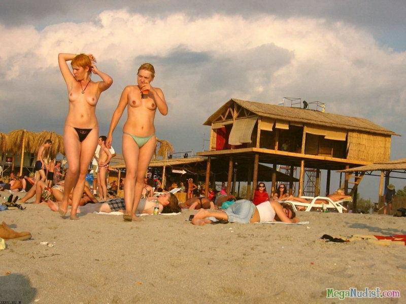 Русские нудисты отжигают на пляже