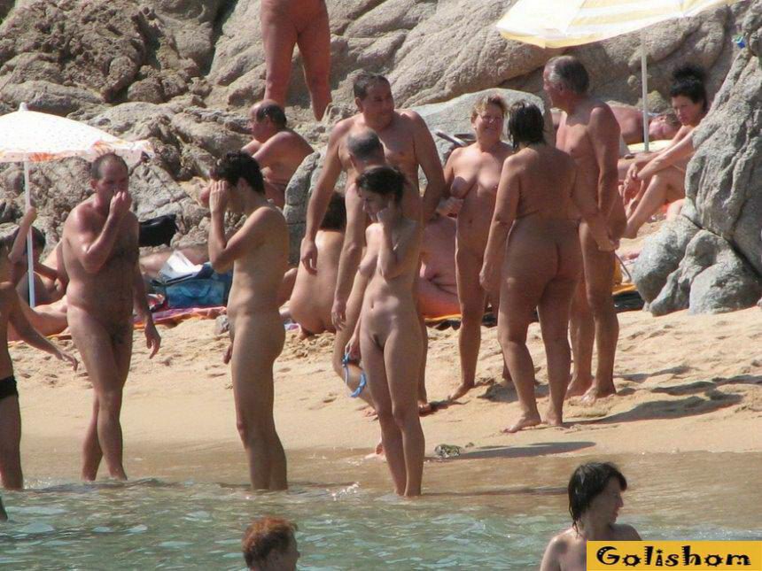 Голышом на пляжах Средиземного моря: где отдыхают нудисты