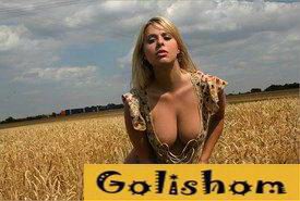 Наташа из Пскова в пшеничном поле
