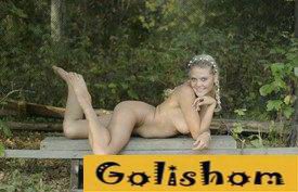 Габриэла отдыхает голышом на ранчо