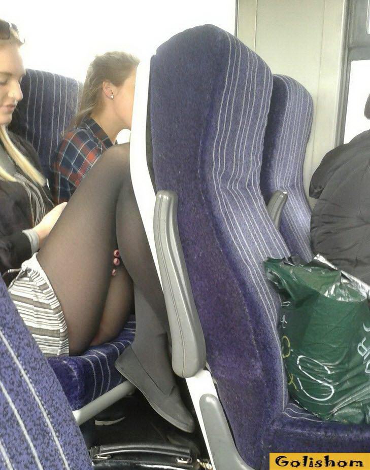 Засветы голые девушки в поезде - Эро фото засветы