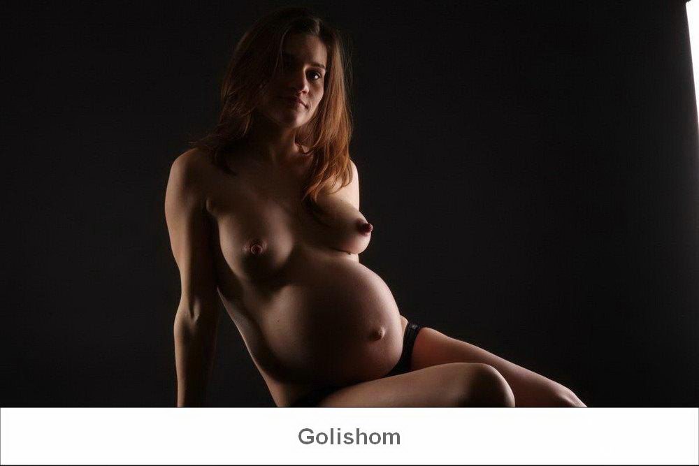 Беременные будущие мамочки зажигают перед камерой