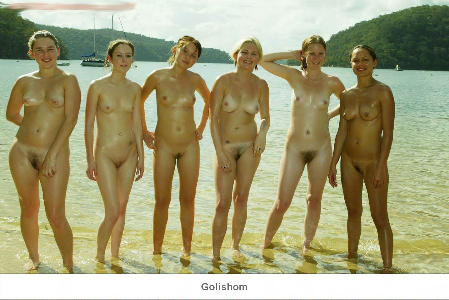 Много голых девушек 