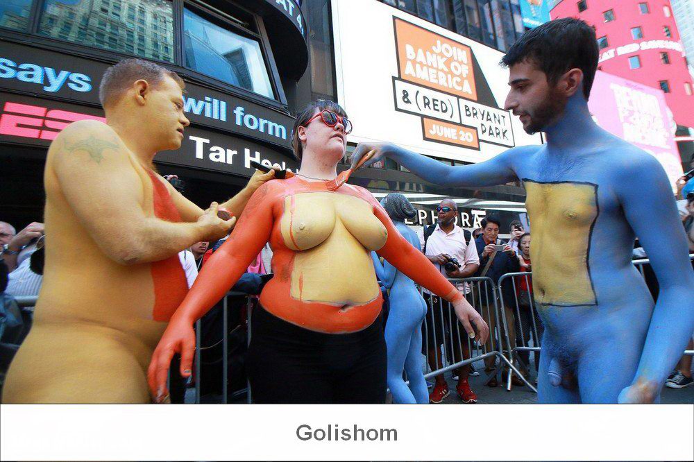 На Таймс Сквер в США, вышли сотни голых людей - фото + видео