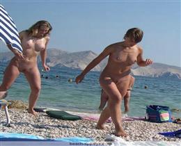 Фото голых девушек на пляже