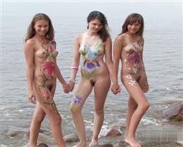 Молоденькие тёлочки голые на пляже